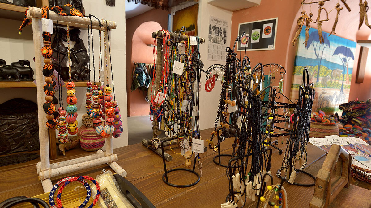 bottega solidale oggetti artigianali Iringa o Dar Es Salaam donazione shop