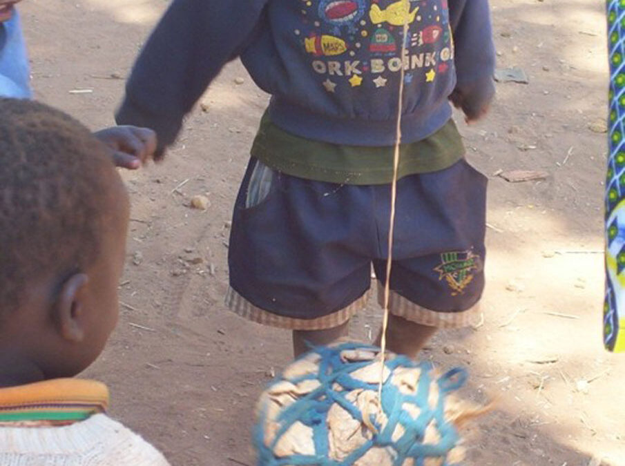 nyumbayetu-artigianato-africa-tanzani-i-giochi-con-i-bambini