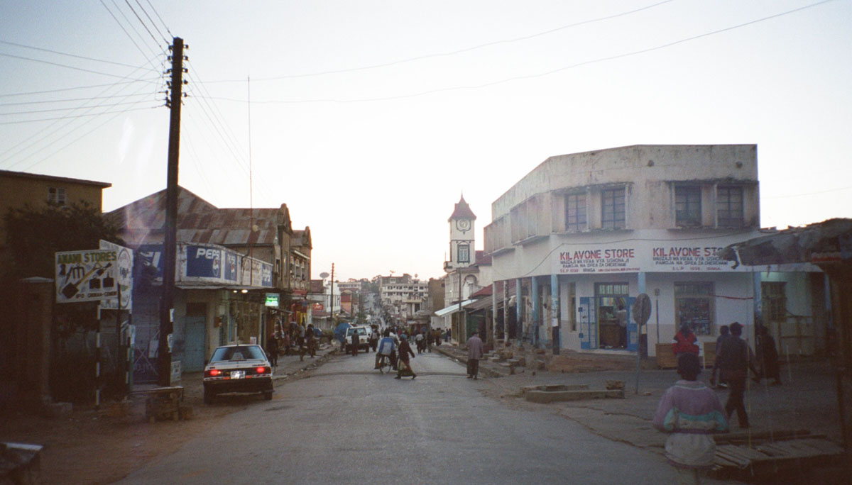 nyumbayetu-artigianato-africa-tanzania-la-caduta-di-dar
